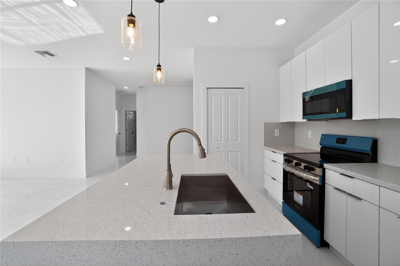 336 Sunset Rd, Rotonda West, FL 33947 — photo 14 of 65