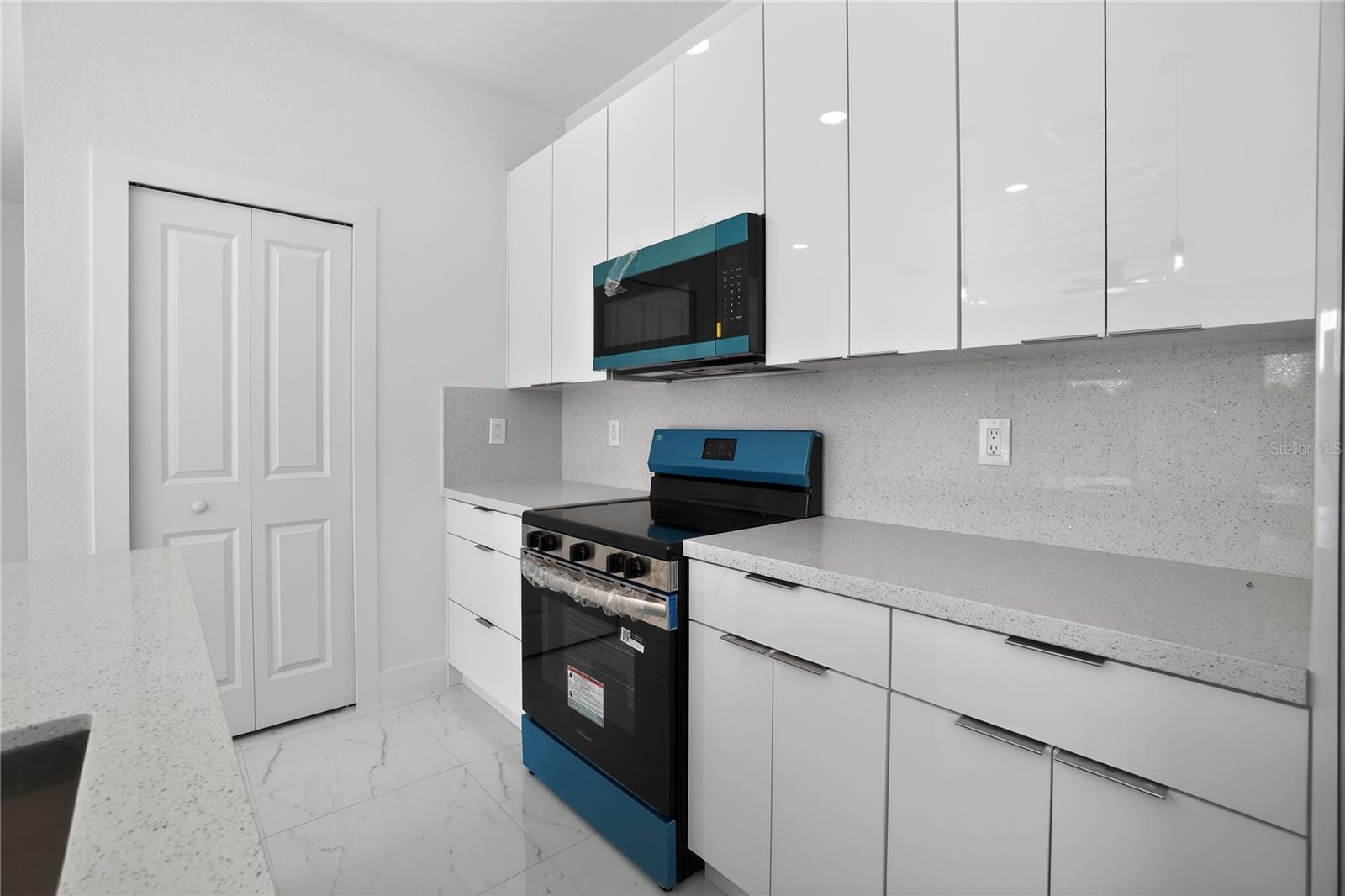 336 Sunset Rd, Rotonda West, FL 33947 — photo 15 of 65