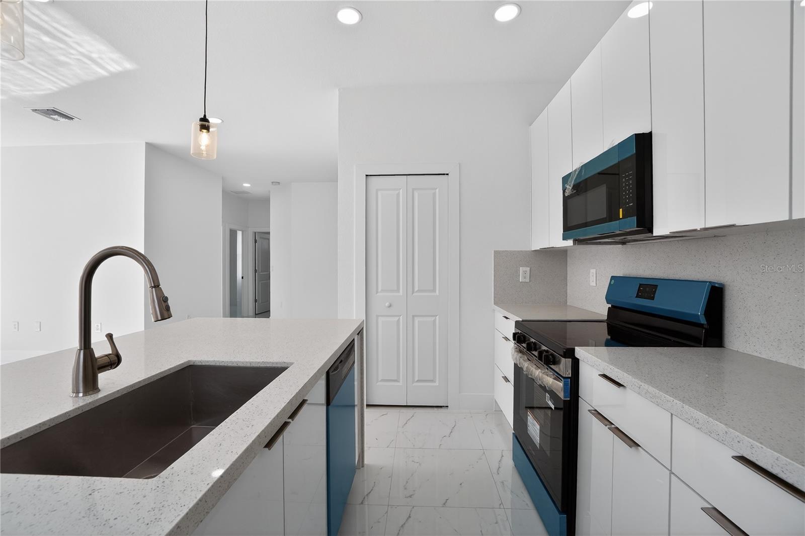 336 Sunset Rd, Rotonda West, FL 33947 — photo 16 of 65