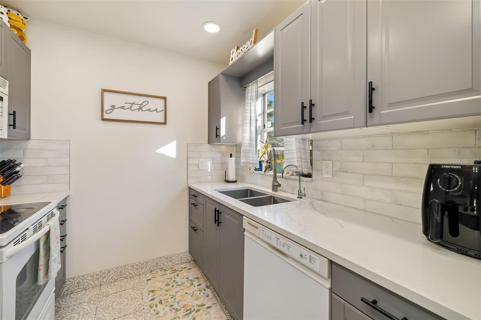 5023 Village Gardens Dr #29, Sarasota, FL 34234 — photo 10 of 56