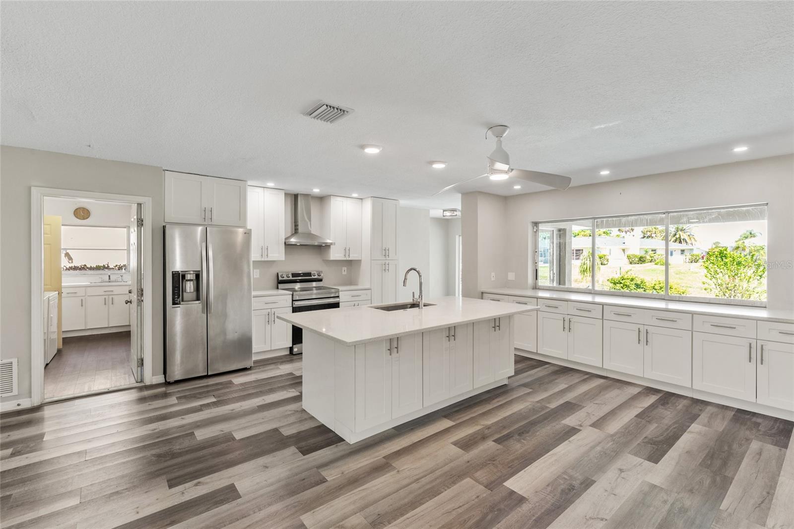 1009 Kings Ct, Venice, FL 34293 — photo 3 of 25