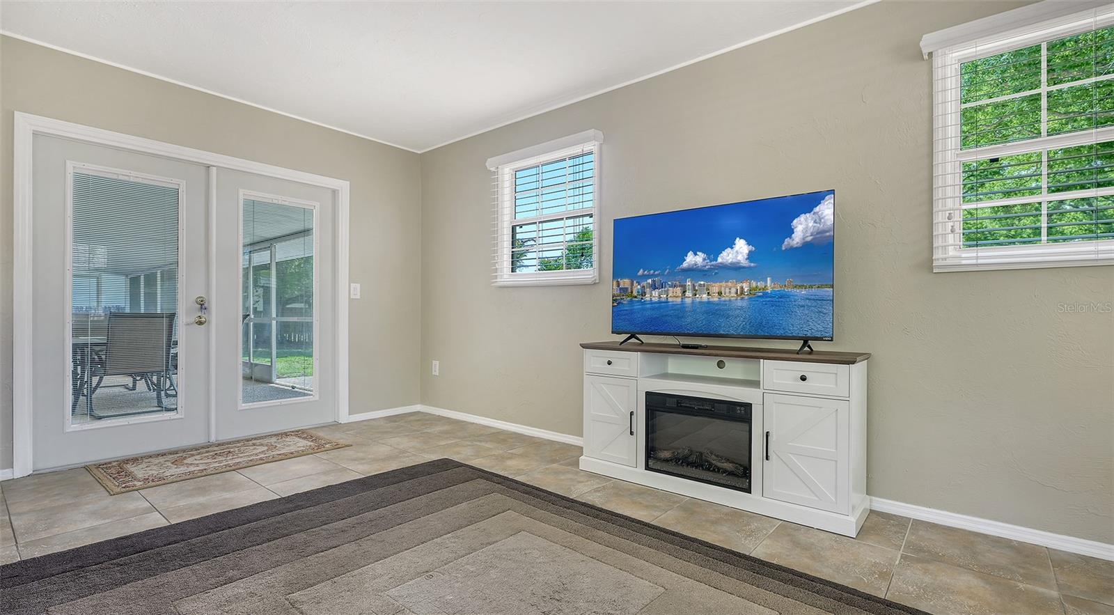 french doors form primary to lanai