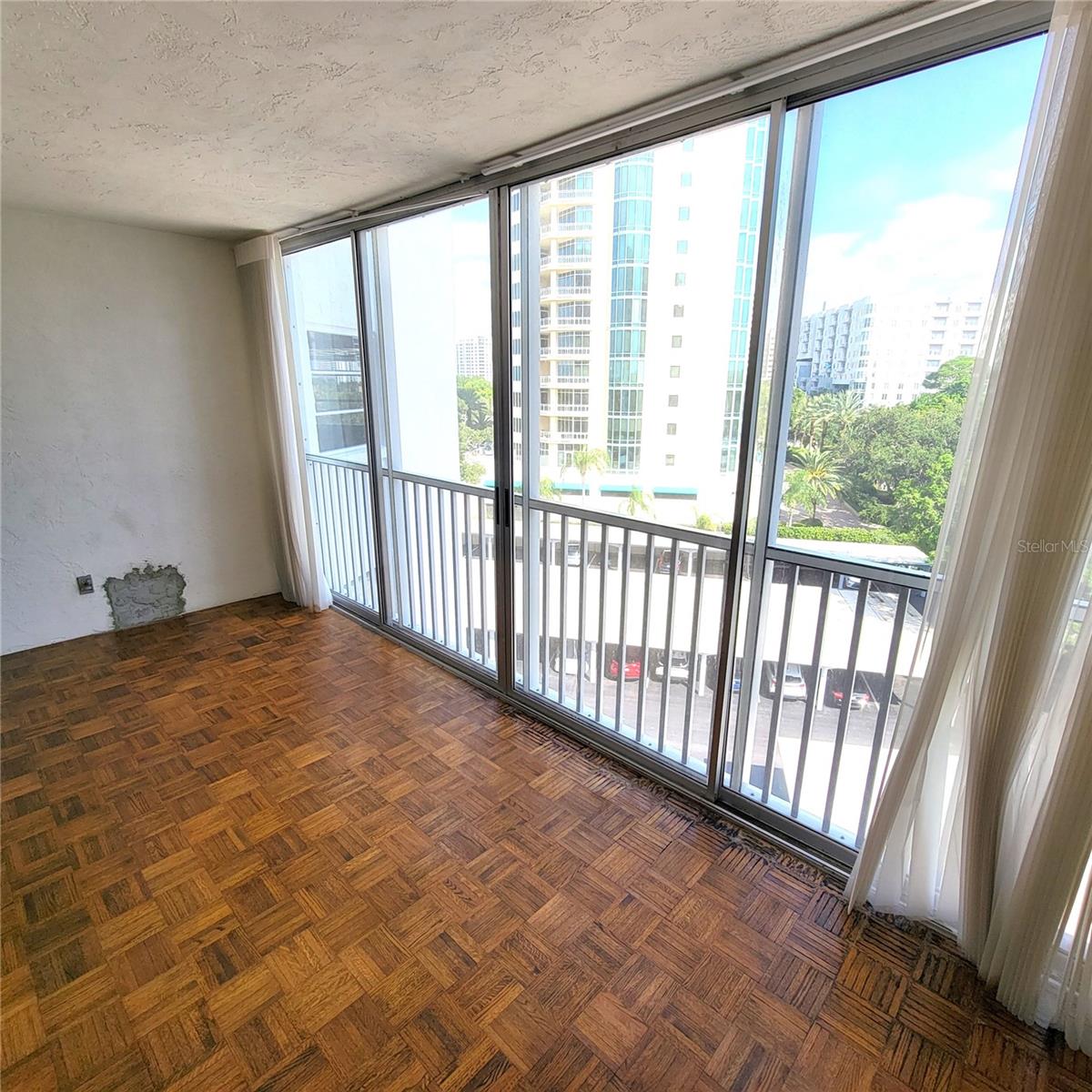 435 S Gulfstream Ave #605, Sarasota, FL 34236 — photo 9 of 34