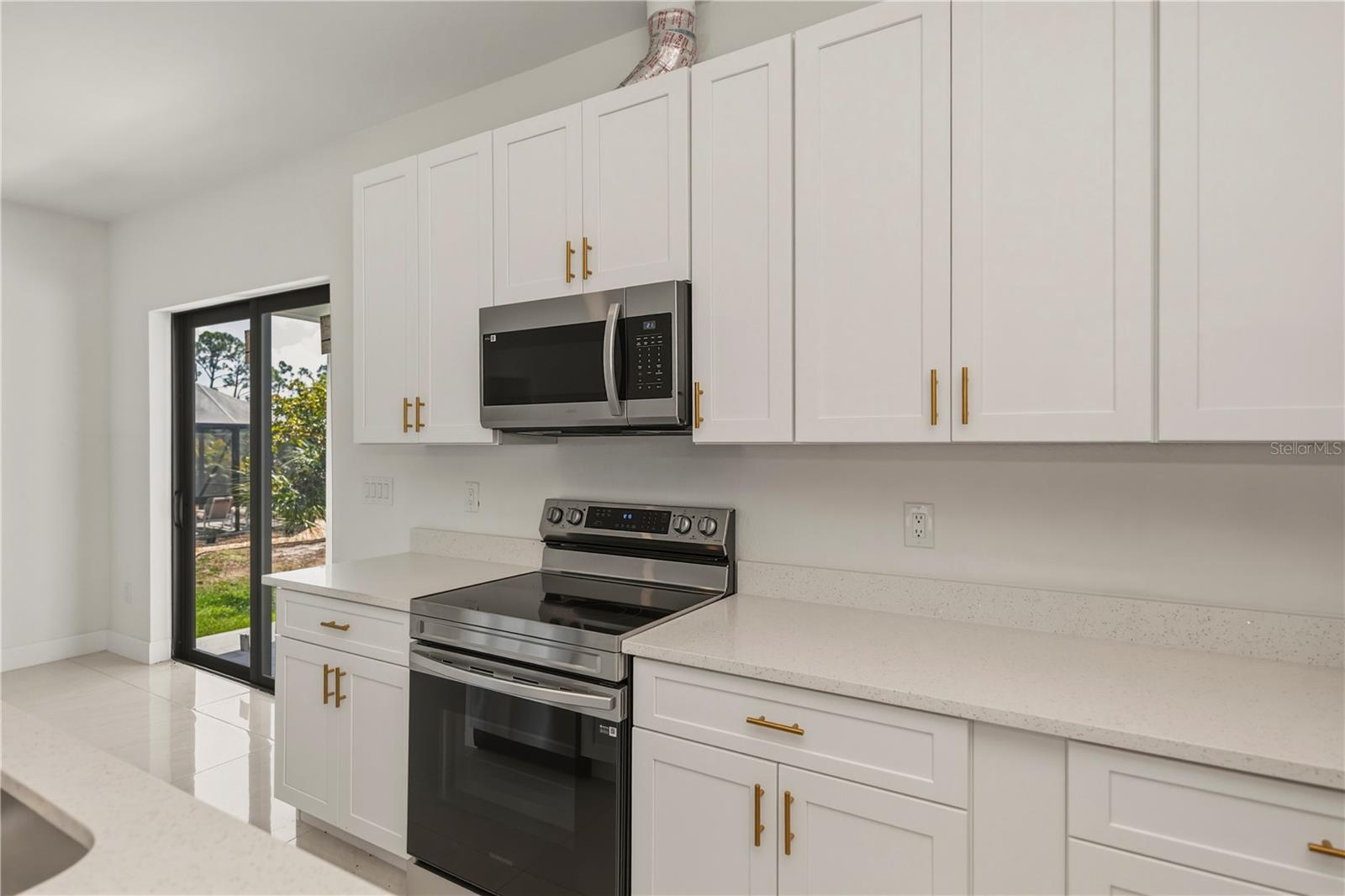Modern Kitchen with Premium Finishes.