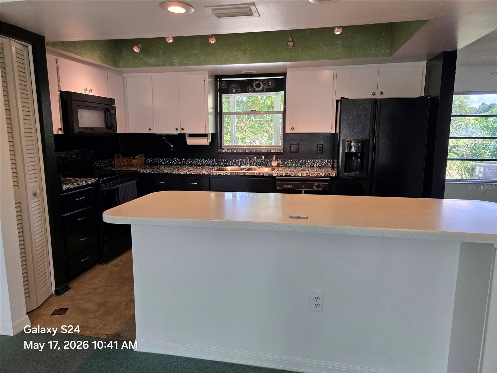 Kitchen with Breakfast Bar