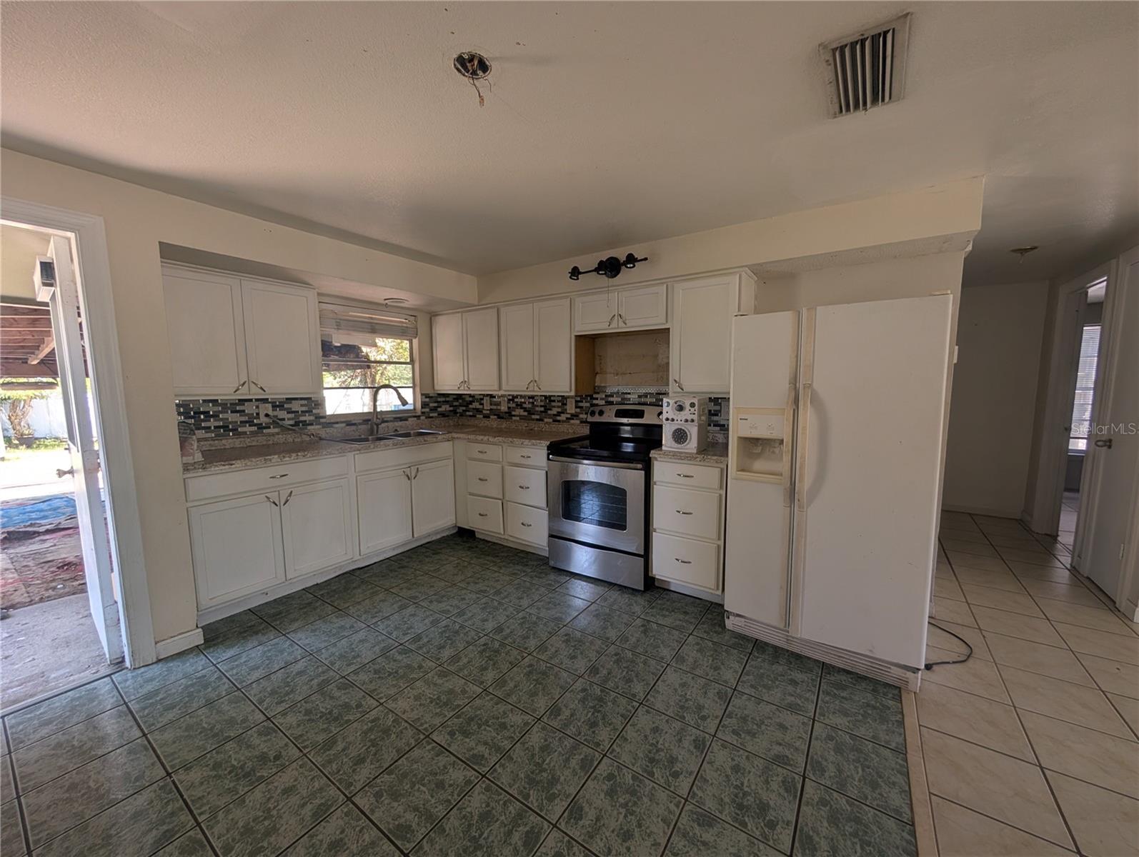 2731 17th St, Sarasota, FL 34234 — photo 2 of 16