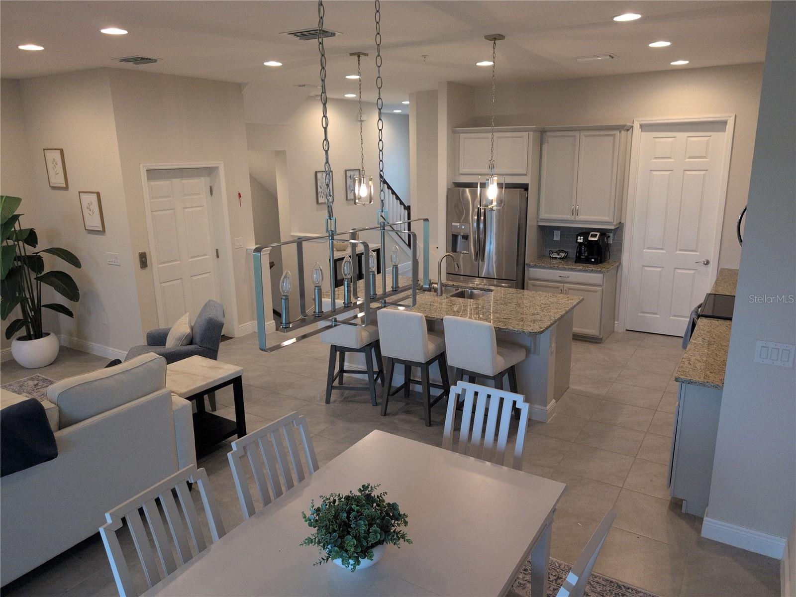 Dining to the Kitchen
