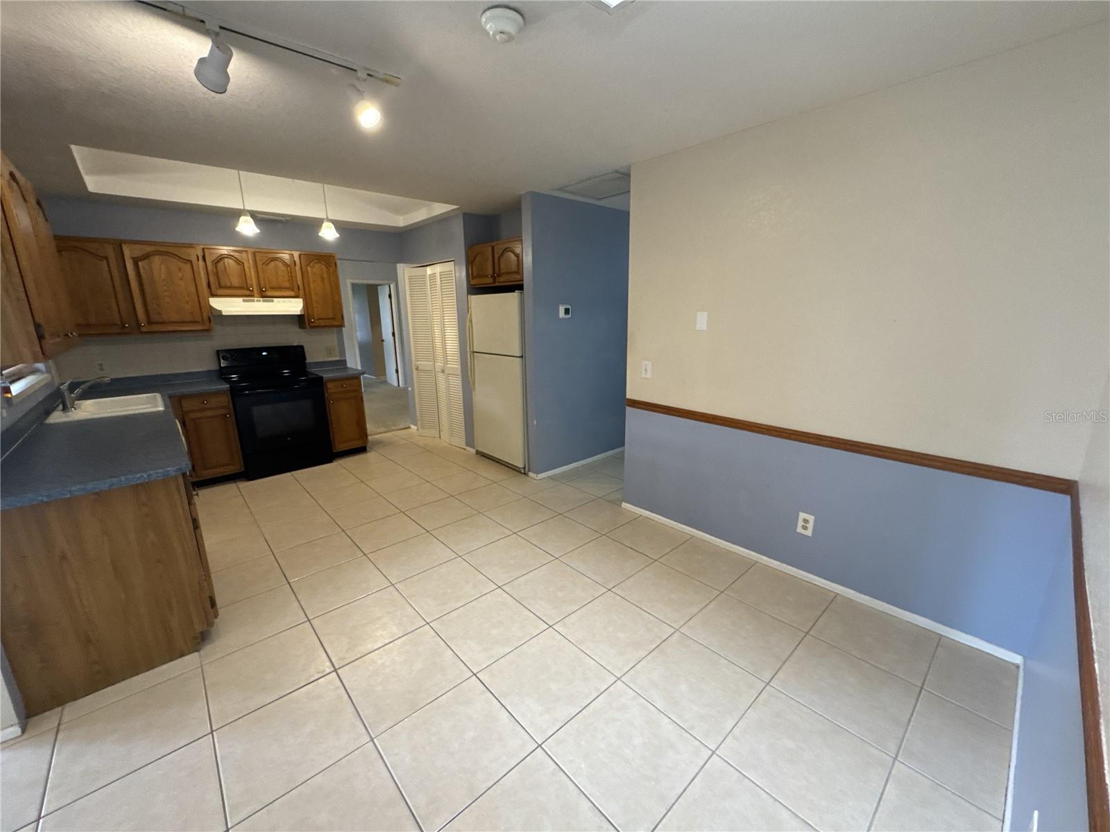 Kitchen - view 2