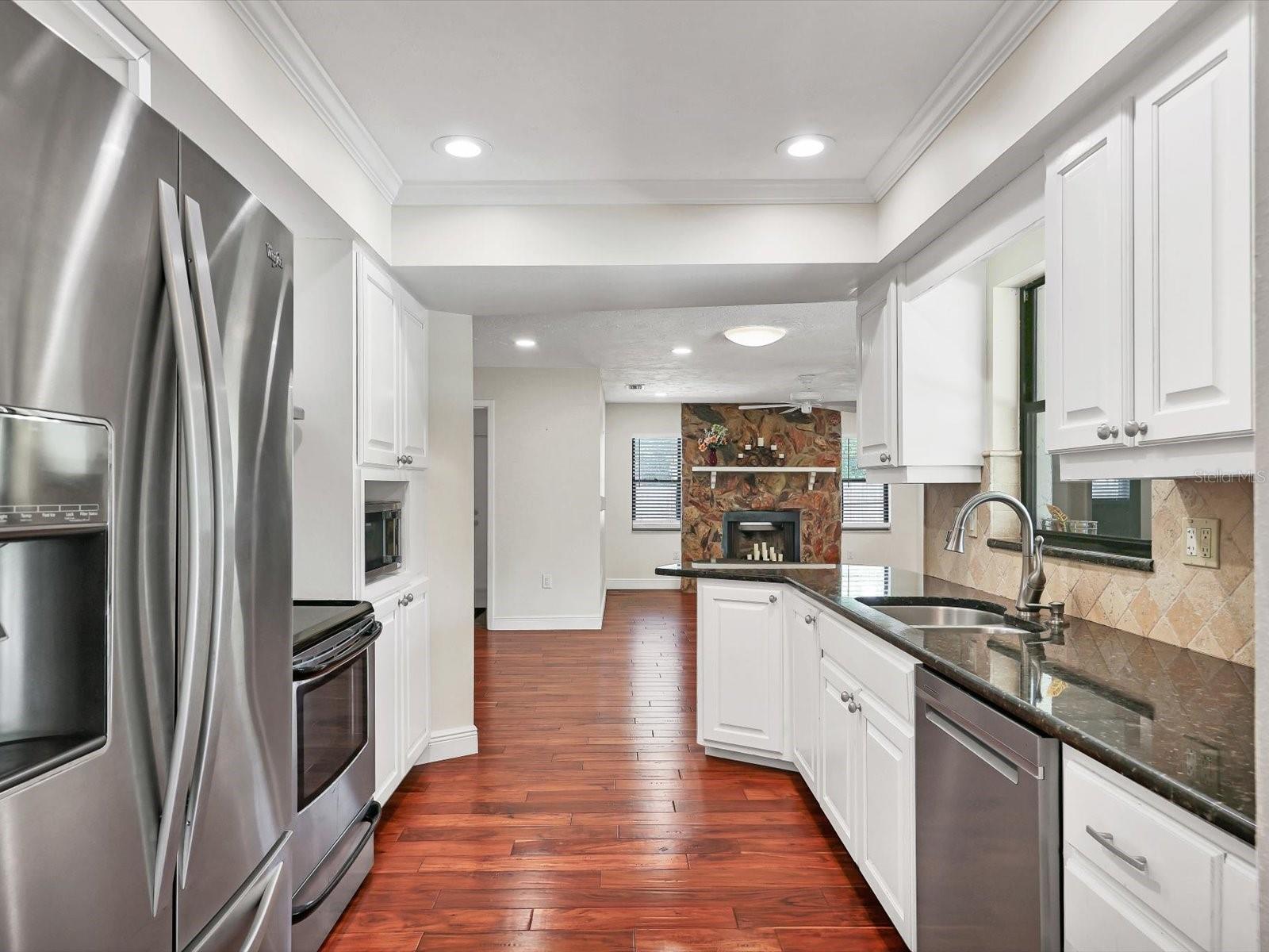 3927 Desoto Rd, Sarasota, FL 34235 — photo 21 of 67