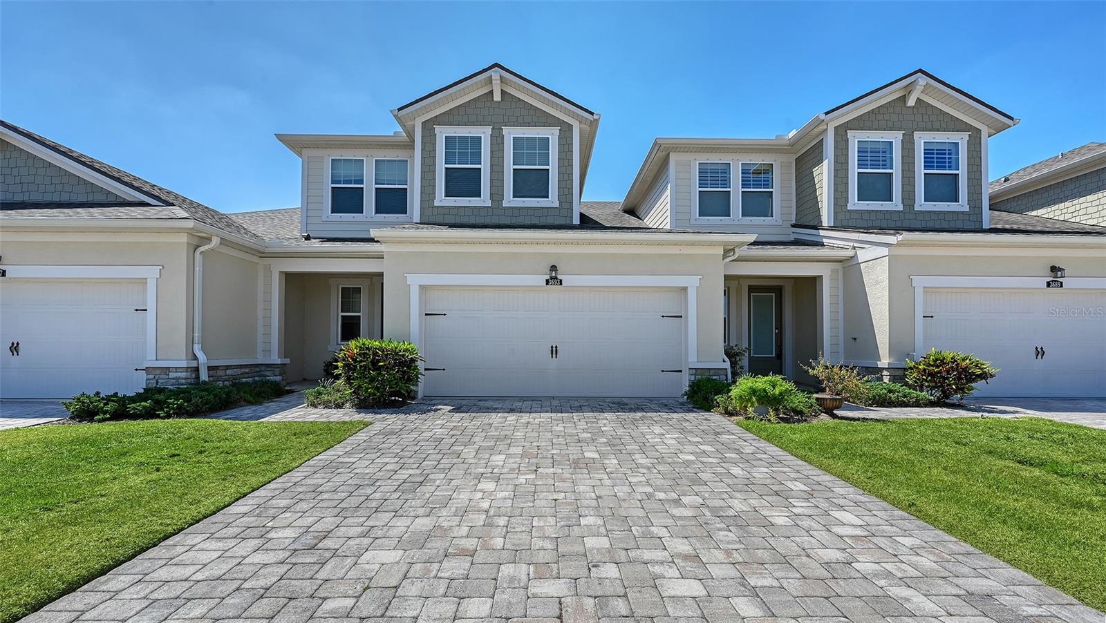 3693 Divot Ln