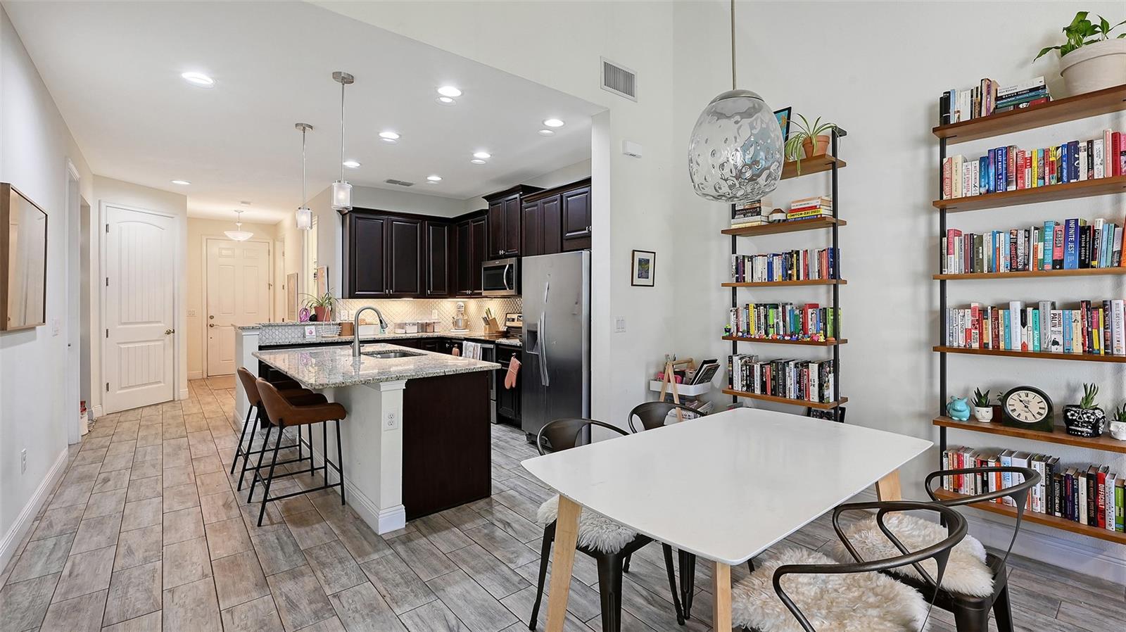 3693 Divot Ln, Sarasota, FL 34232 — photo 13 of 61