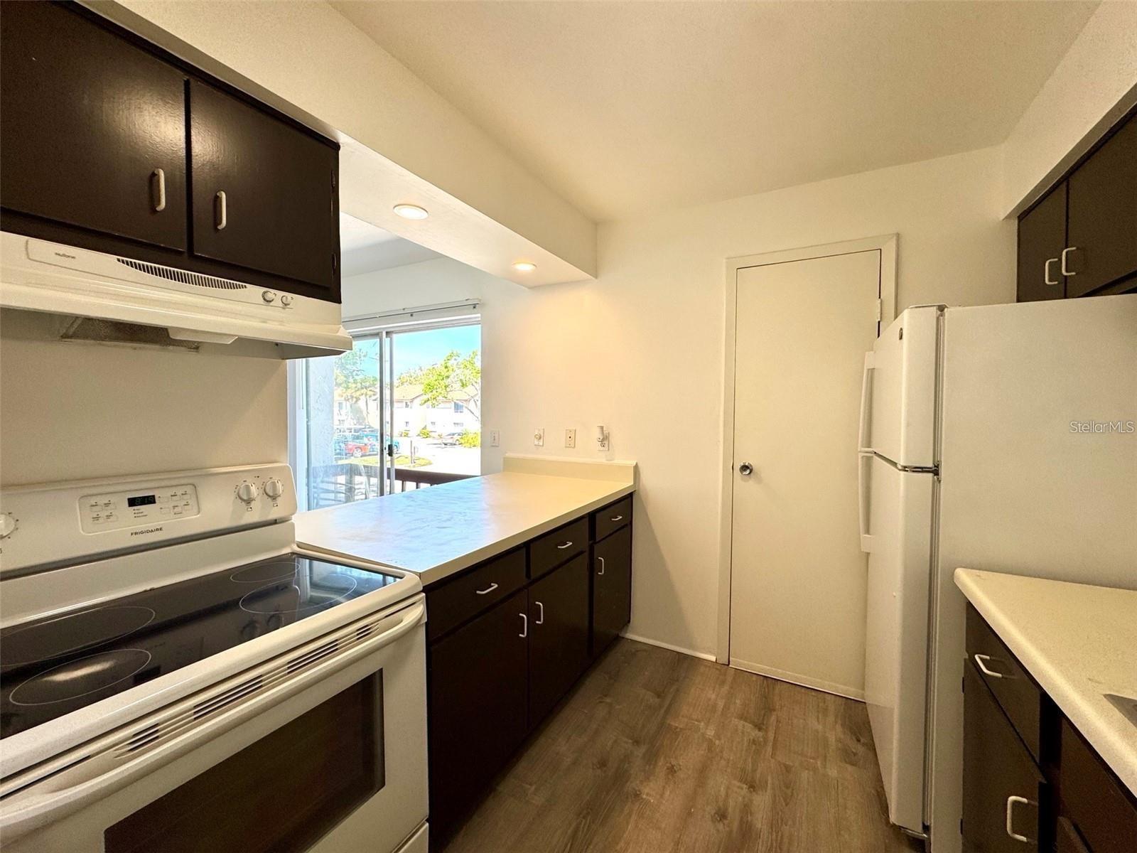 2632 Hidden Lake Dr N #E, Sarasota, FL 34237 — photo 11 of 33