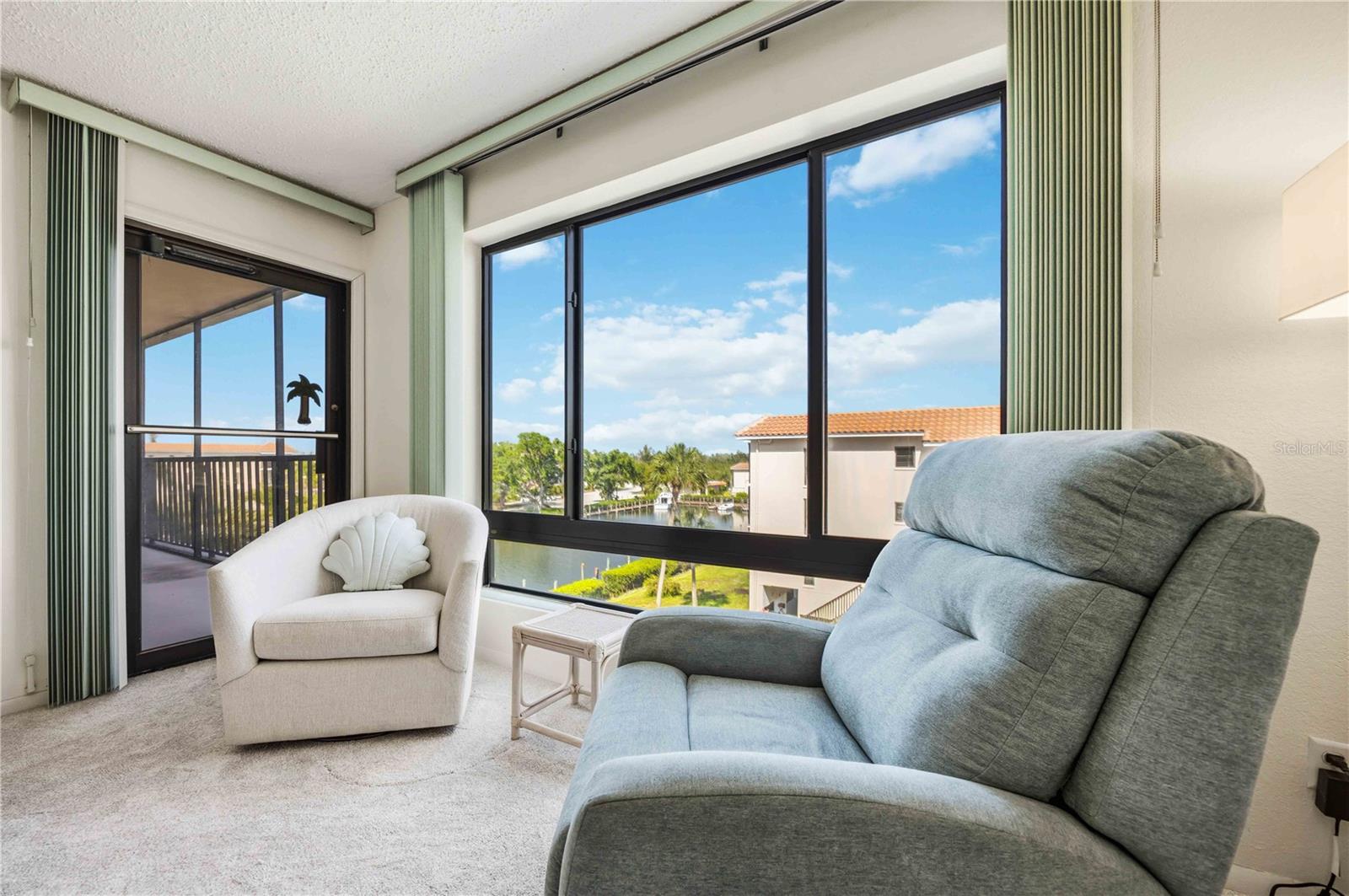 Primary Bed Sitting Area