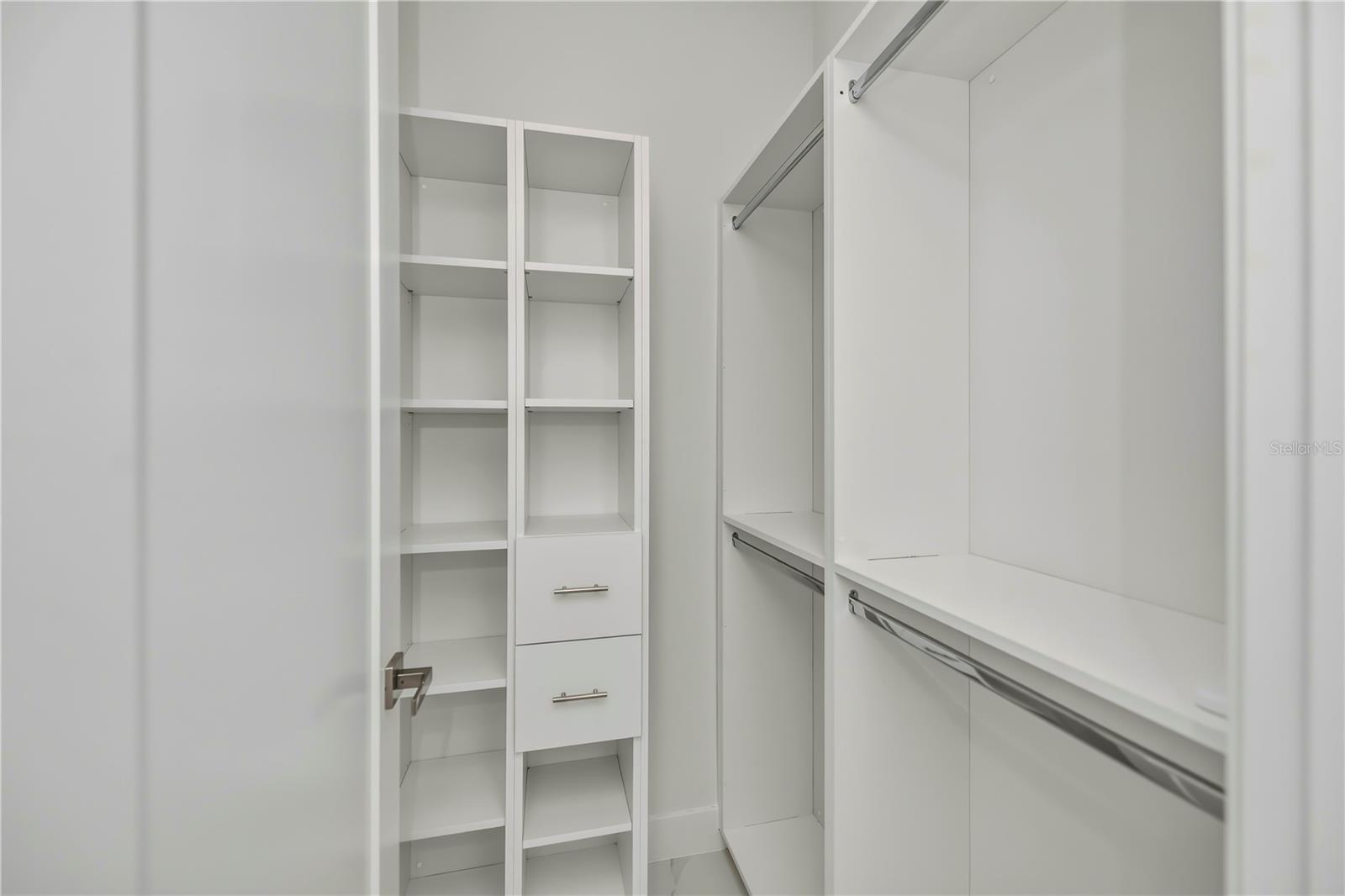 Walk in Closet 2 with Organizers