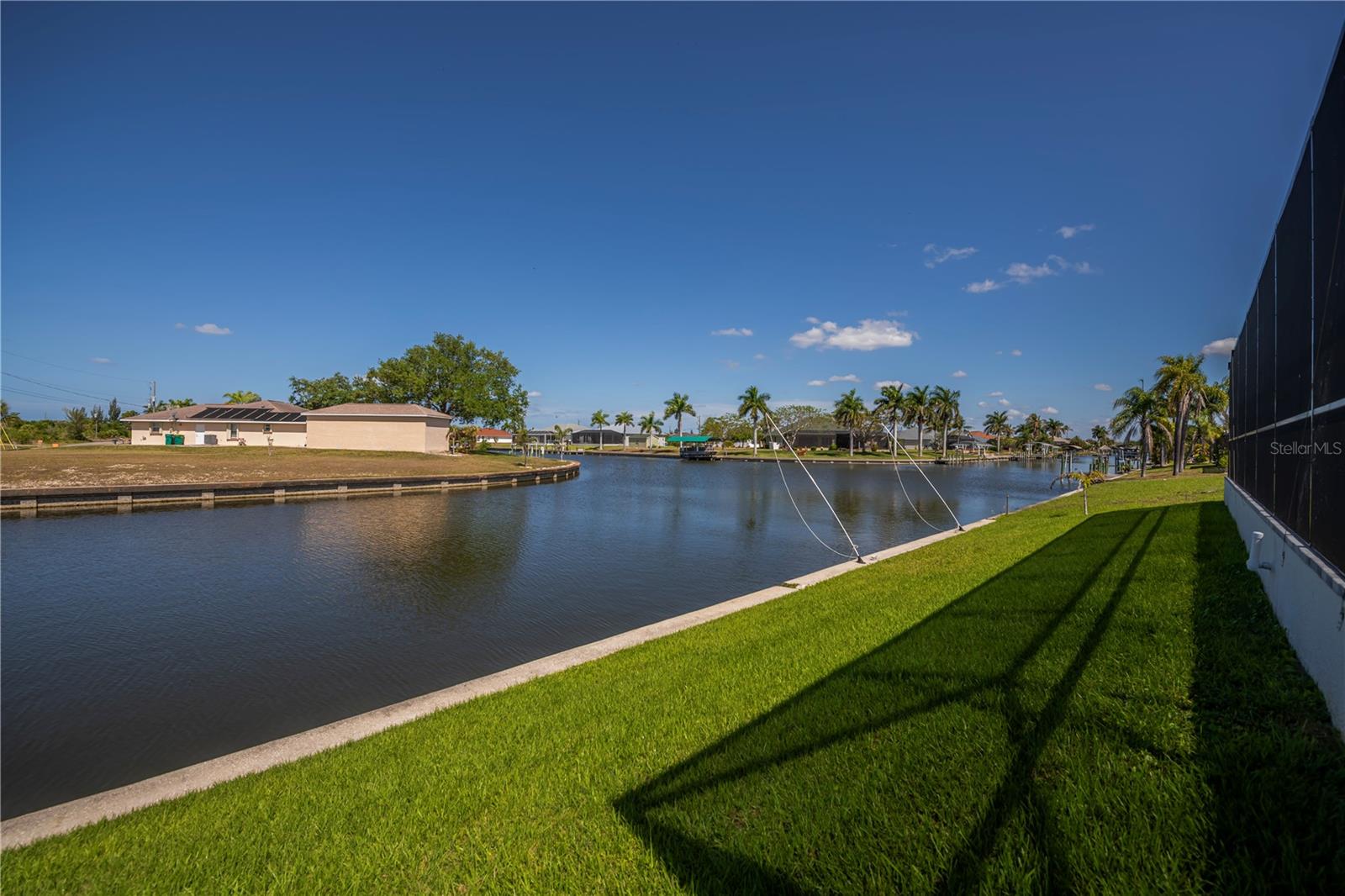 Intersecting Canal Views with Seawall Access.