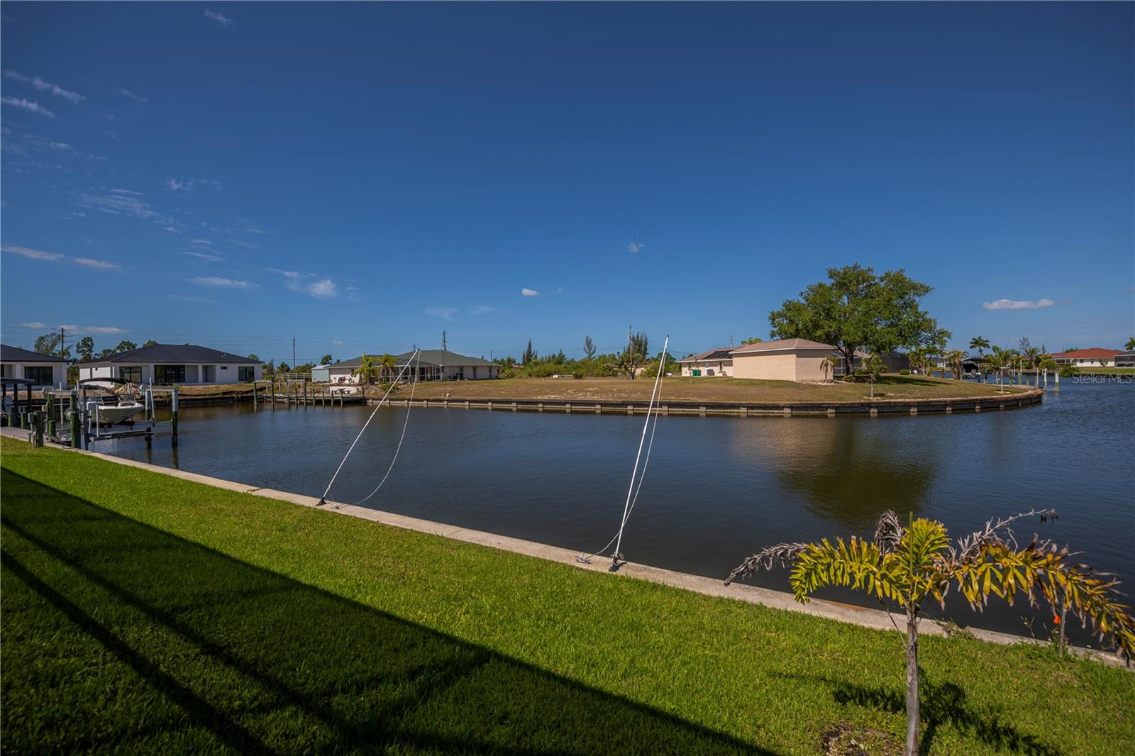 Intersecting Canal Views with Seawall Access.