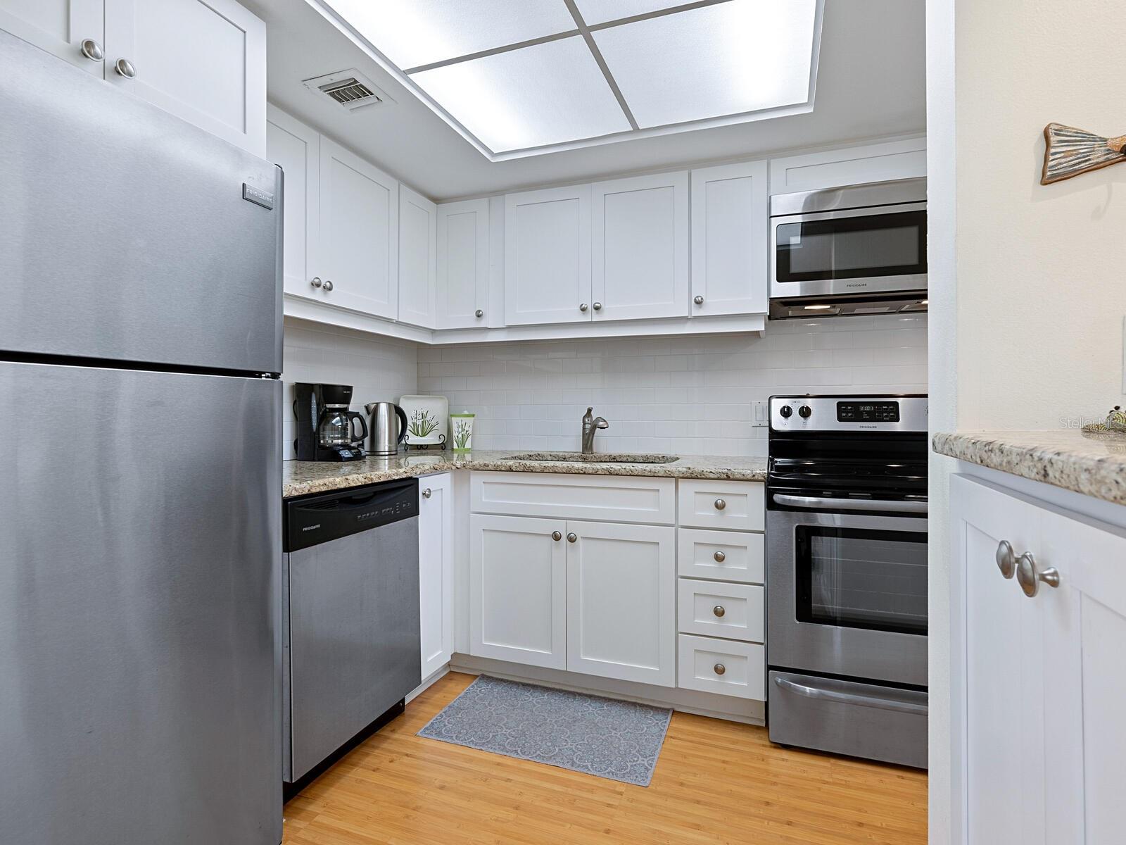 22 Sandy Cove Rd #apt 203, Sarasota, FL 34242 — photo 6 of 48