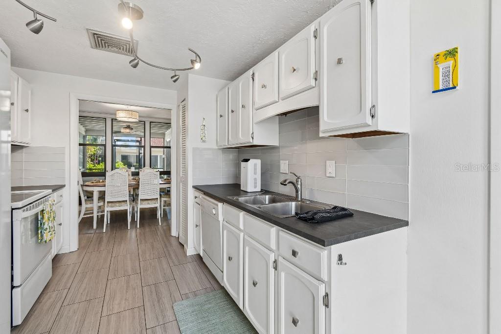 500 Park Blvd S #24, Venice, FL 34285 — photo 12 of 24