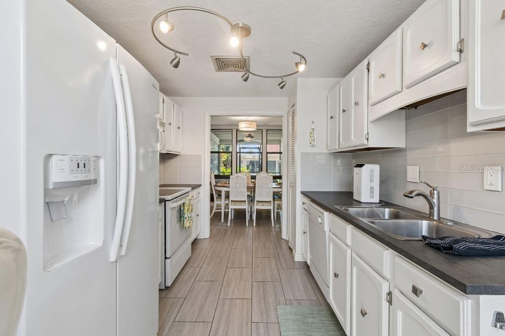 500 Park Blvd S #24, Venice, FL 34285 — photo 13 of 24