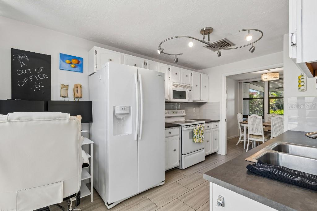500 Park Blvd S #24, Venice, FL 34285 — photo 14 of 24