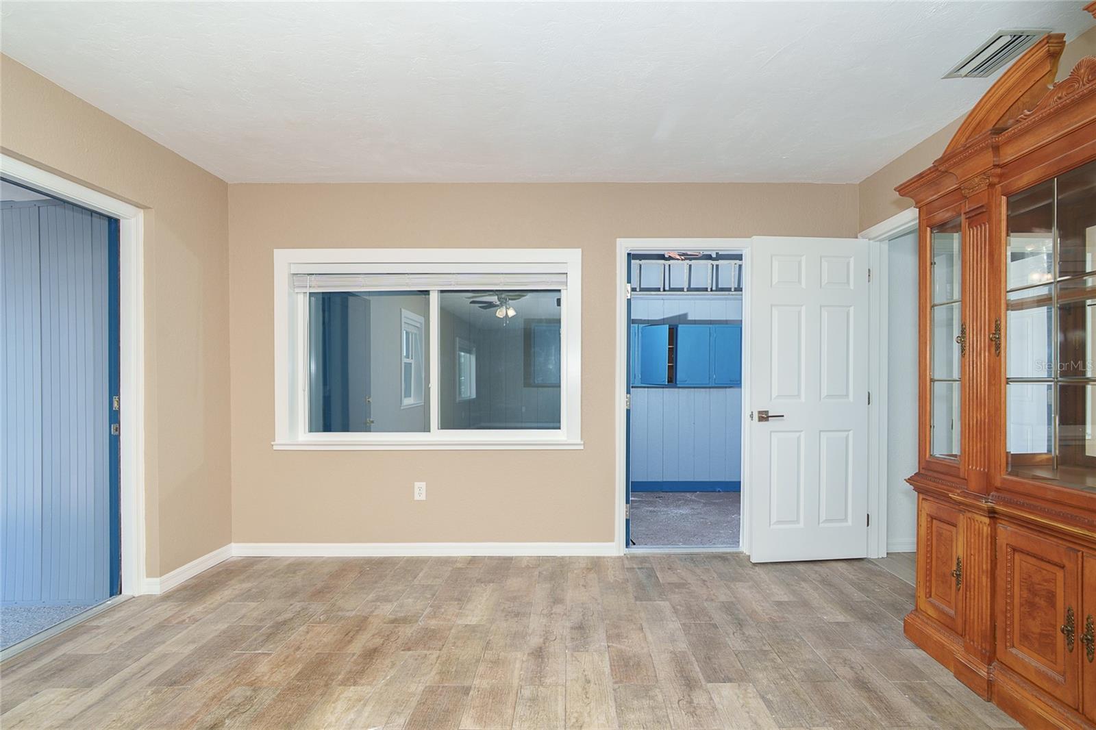 Dining area with access to lanai
