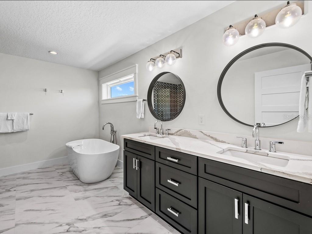 204 Coolidge Dr, Sarasota, FL 34236 — photo 19 of 90