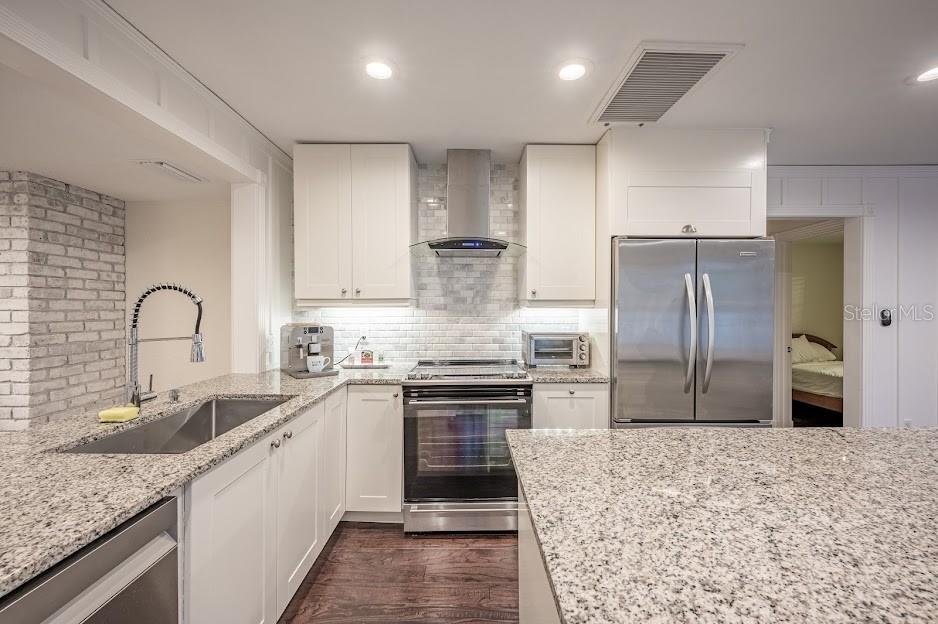 1837 Worrington St, Sarasota, FL 34231 — photo 5 of 25