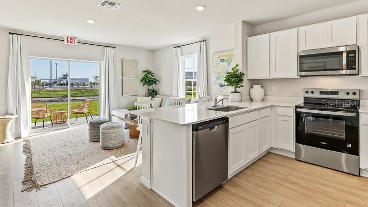 4029 Gold Dust Ln, Sarasota, FL 34243 — photo 3 of 18