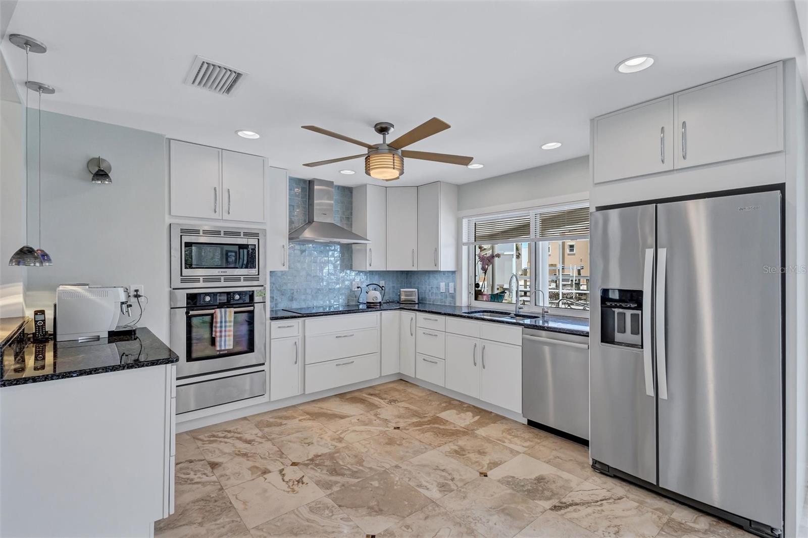 617 Rountree Dr, Longboat Key, FL 34228 — photo 15 of 44