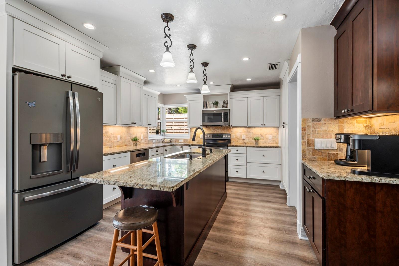 2352 Palm Ter, Sarasota, FL 34231 — photo 14 of 83