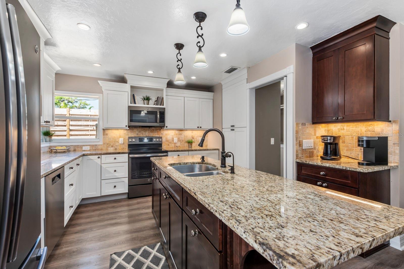 2352 Palm Ter, Sarasota, FL 34231 — photo 15 of 83
