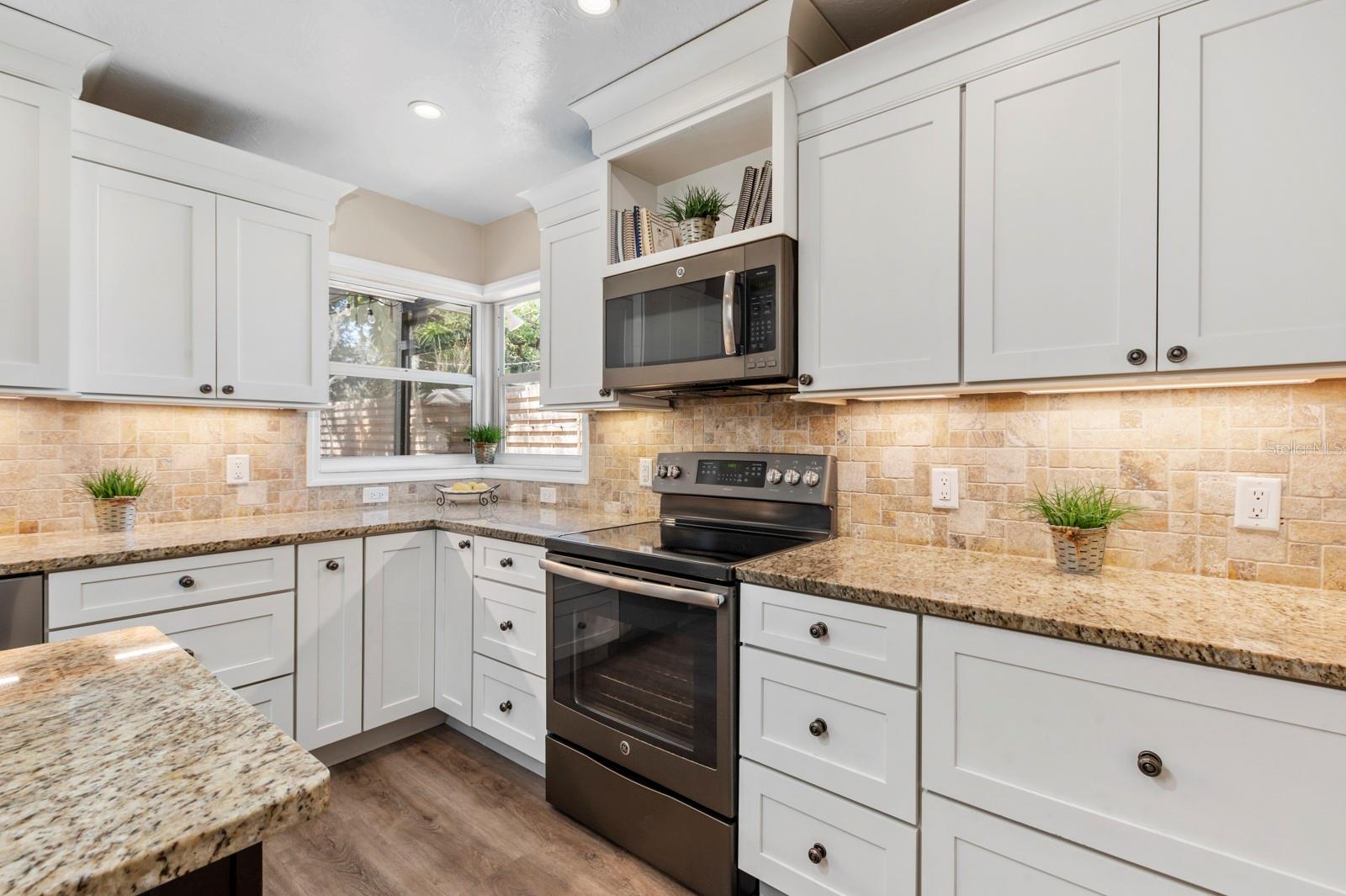 2352 Palm Ter, Sarasota, FL 34231 — photo 16 of 83