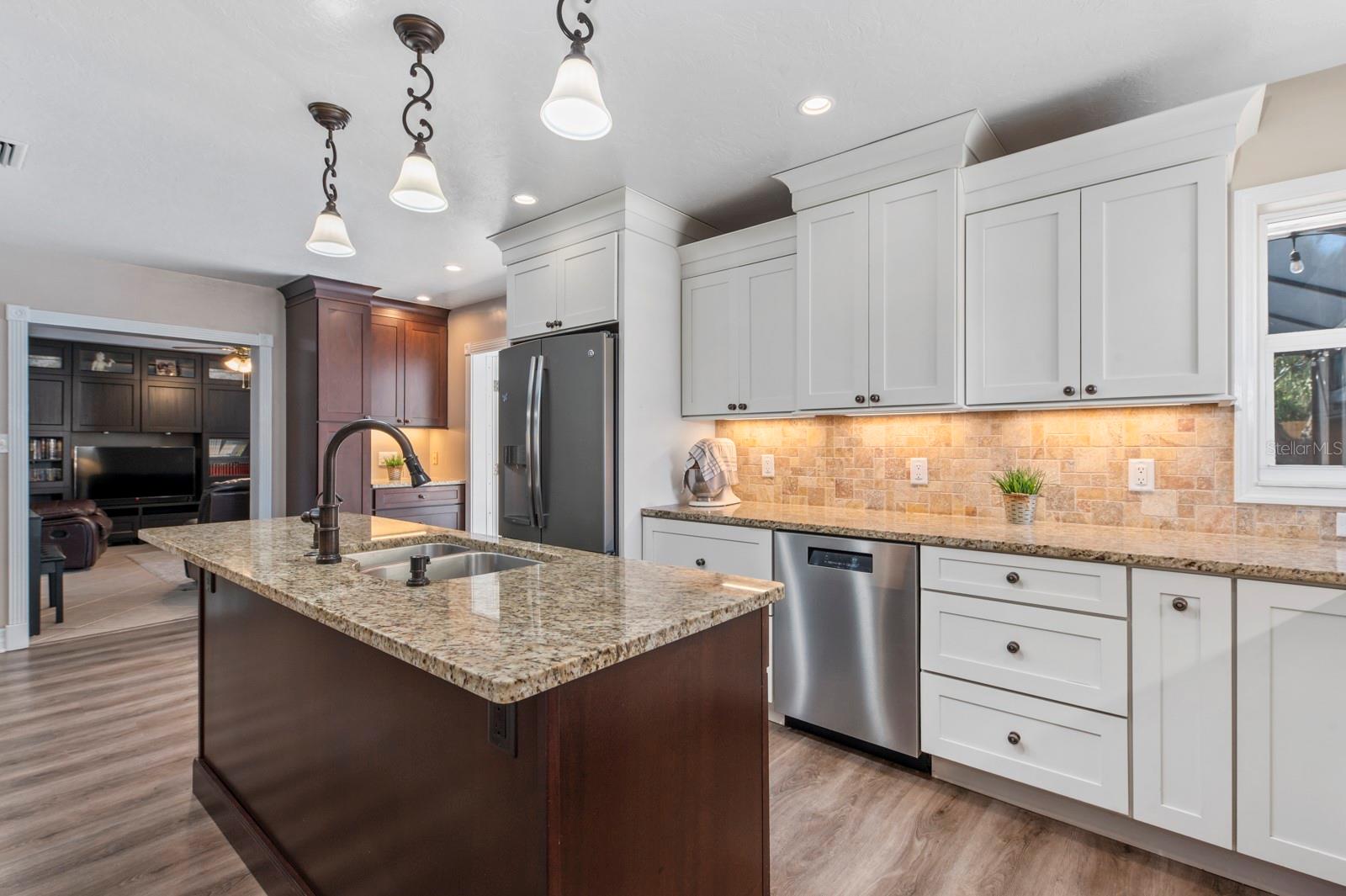 2352 Palm Ter, Sarasota, FL 34231 — photo 18 of 83