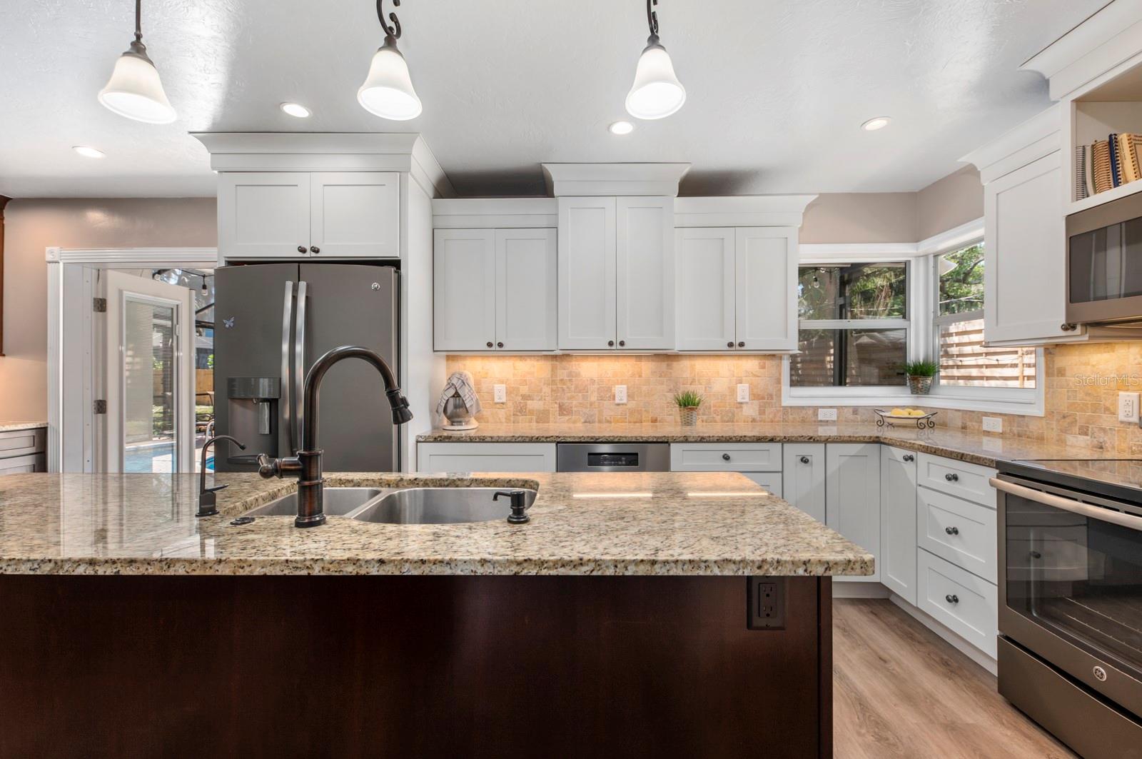 2352 Palm Ter, Sarasota, FL 34231 — photo 19 of 83