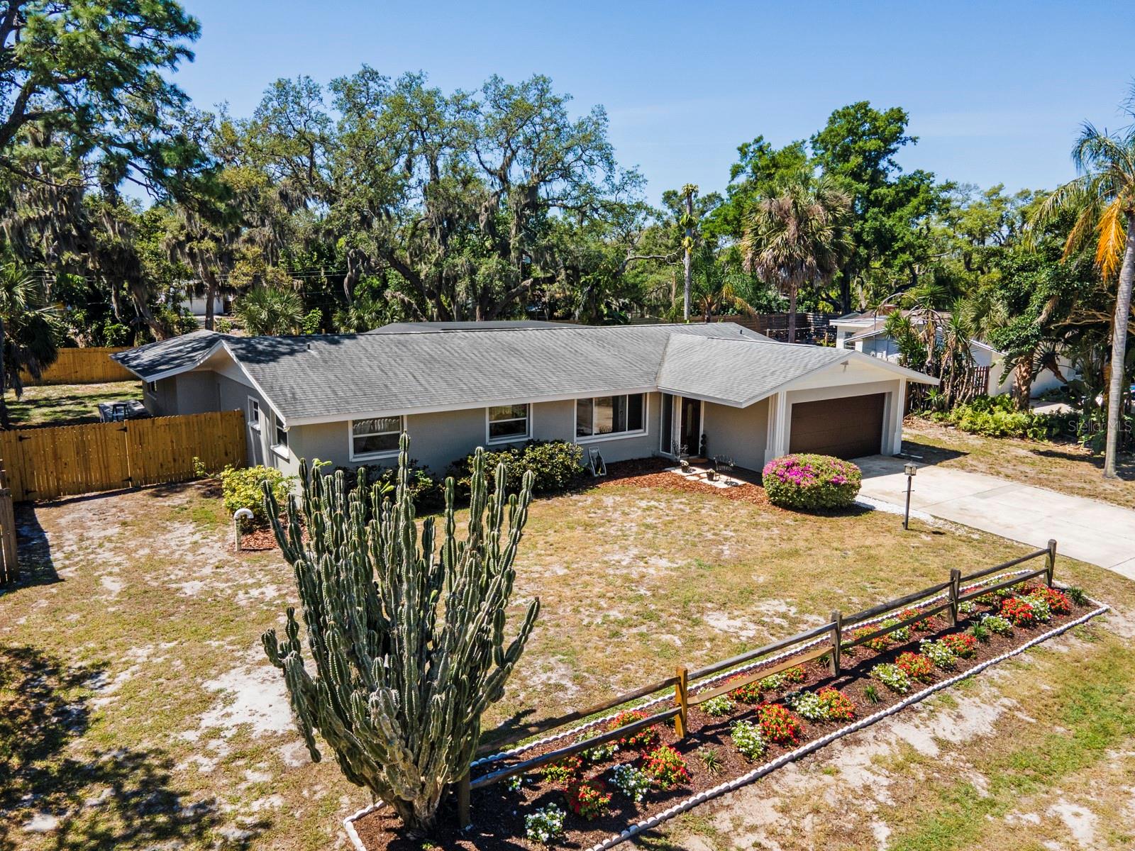 2352 Palm Ter, Sarasota, FL 34231 — photo 4 of 83