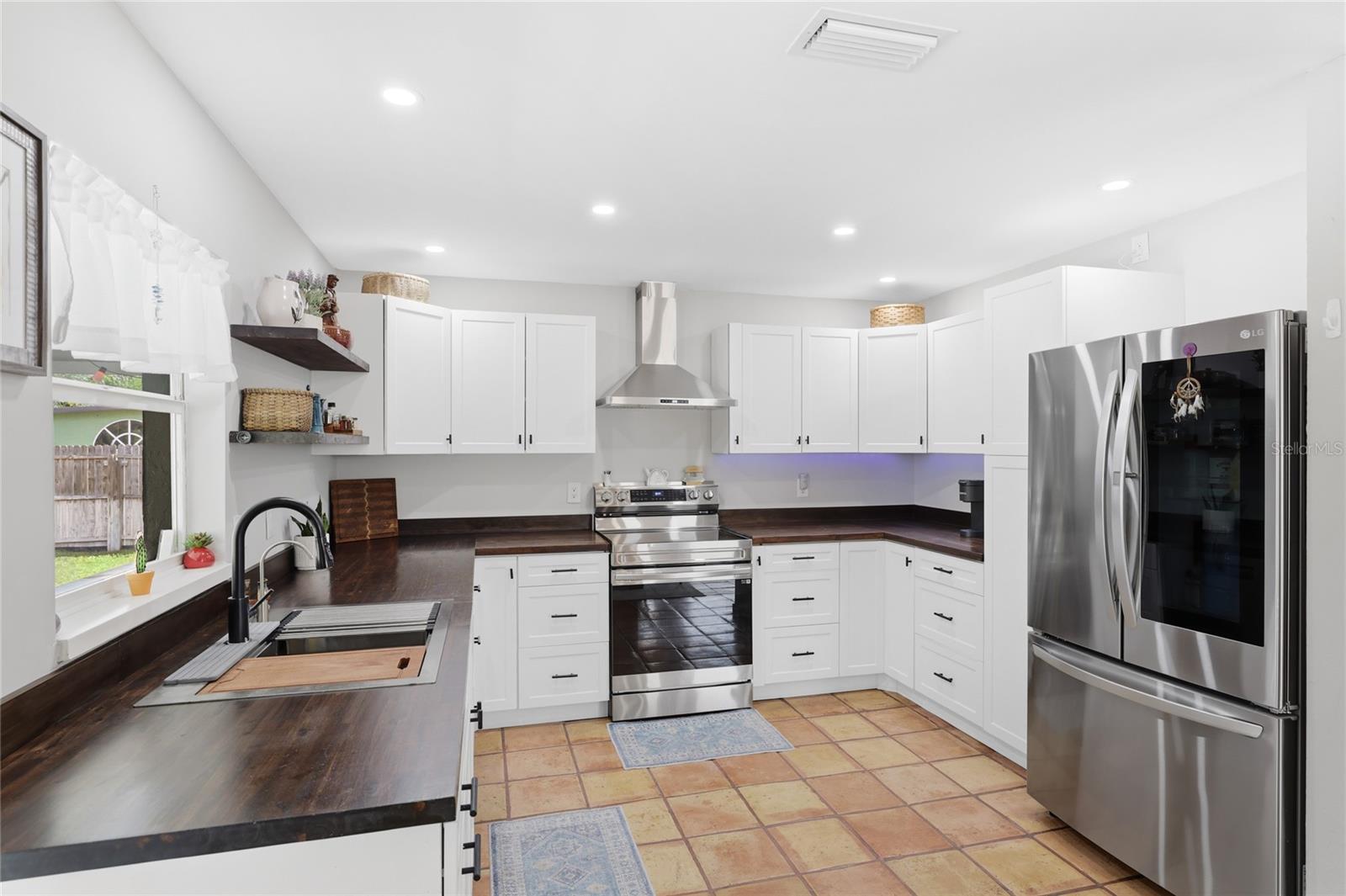 3670 Sunset Beach Dr, Venice, FL 34293 — photo 12 of 51