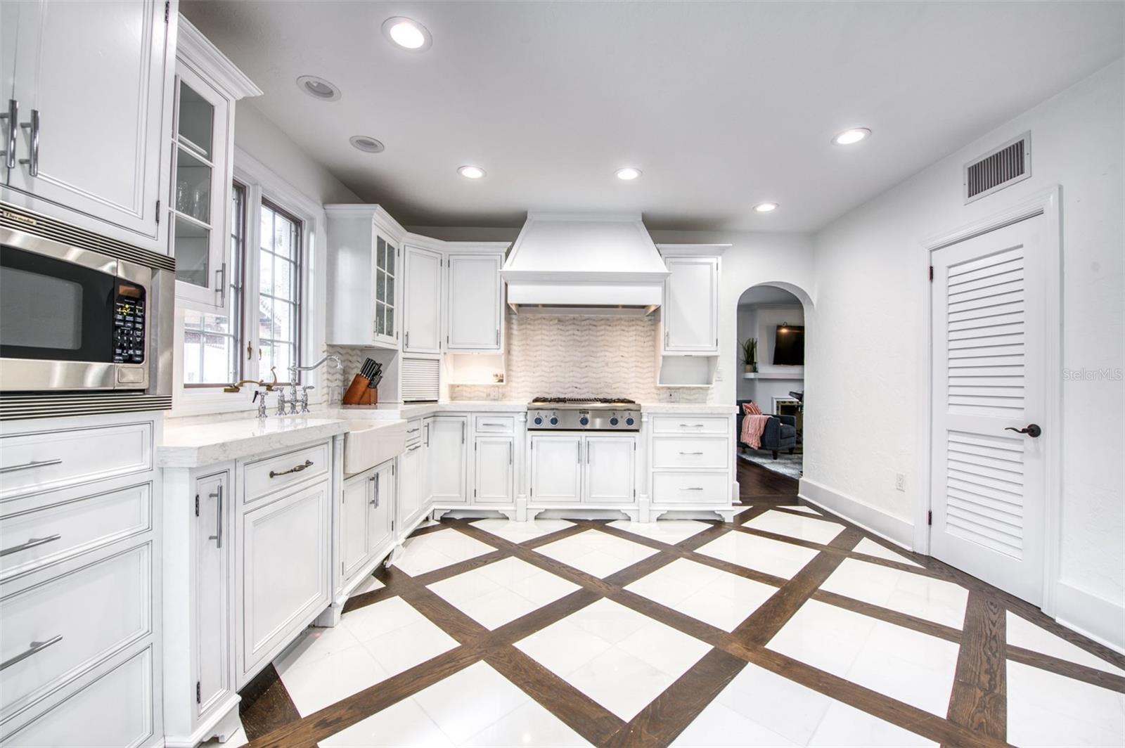 76 S Washington Dr, Sarasota, FL 34236 — photo 15 of 76