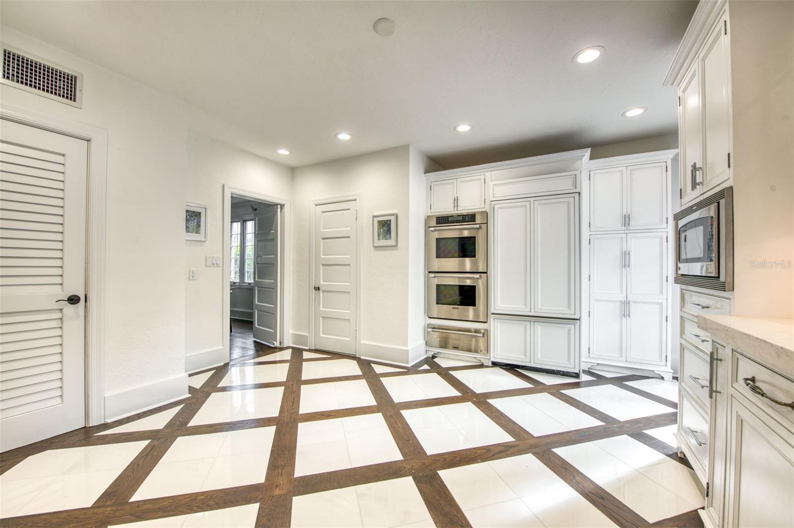 76 S Washington Dr, Sarasota, FL 34236 — photo 16 of 76
