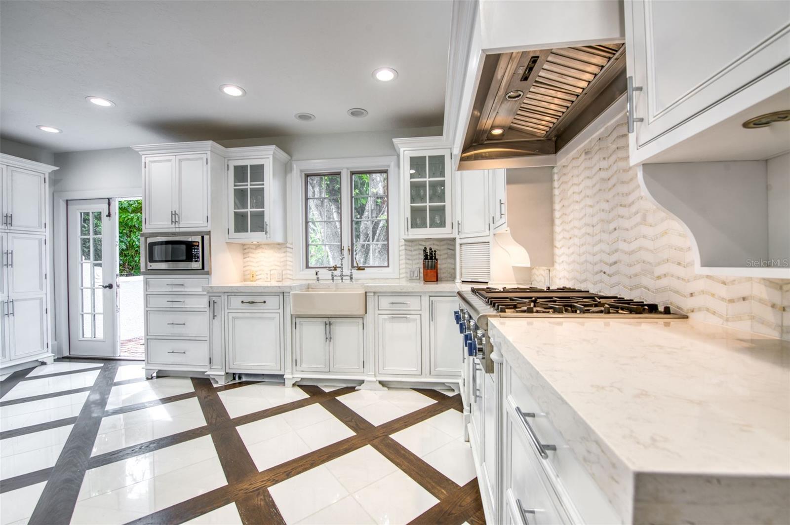 76 S Washington Dr, Sarasota, FL 34236 — photo 17 of 76