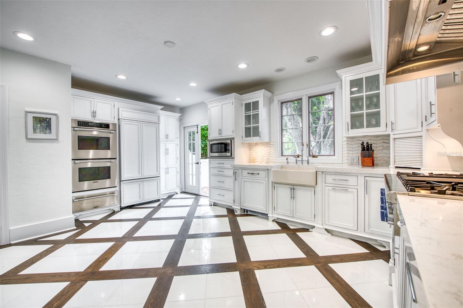 76 S Washington Dr, Sarasota, FL 34236 — photo 18 of 76