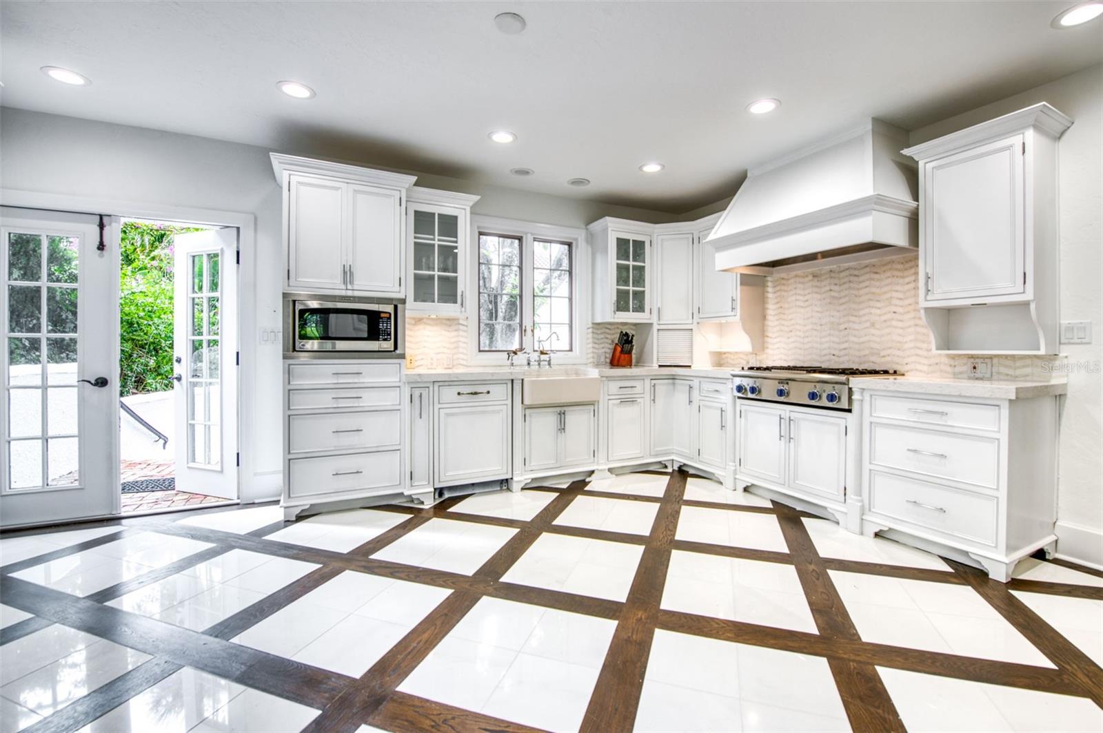 76 S Washington Dr, Sarasota, FL 34236 — photo 19 of 76
