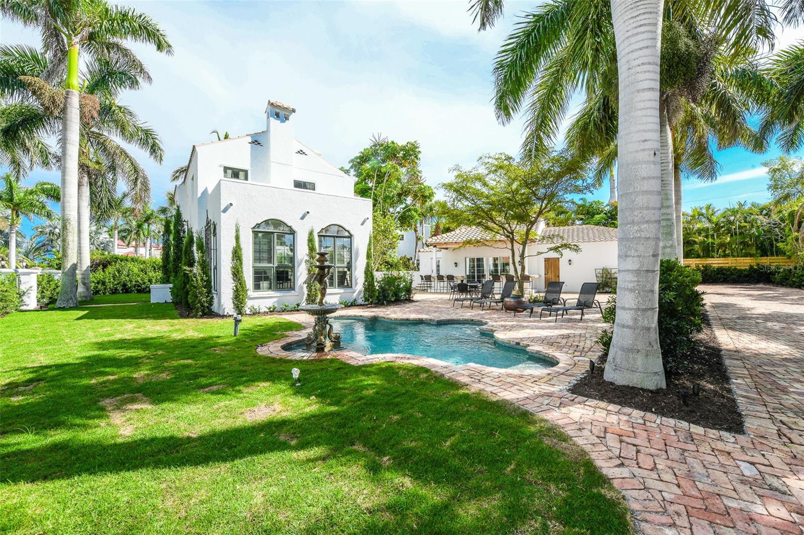 76 S Washington Dr, Sarasota, FL 34236 — photo 3 of 76