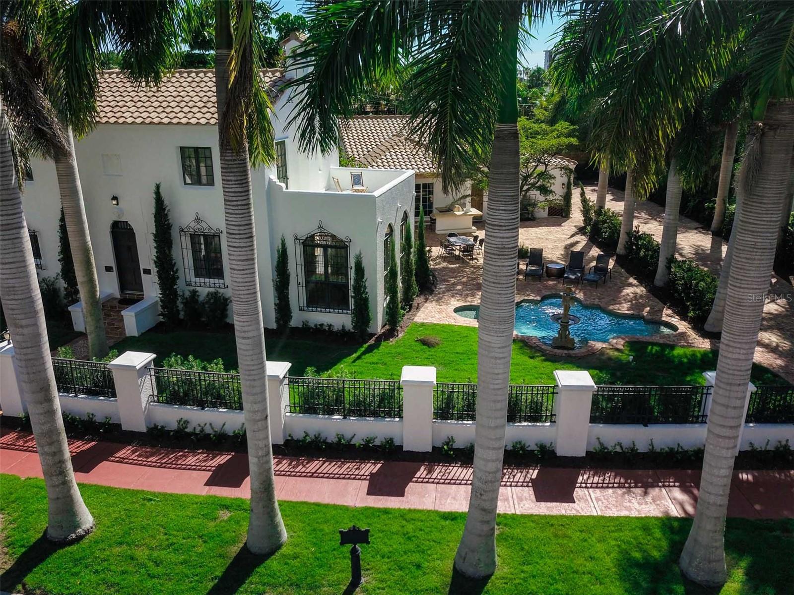 76 S Washington Dr, Sarasota, FL 34236 — photo 4 of 76
