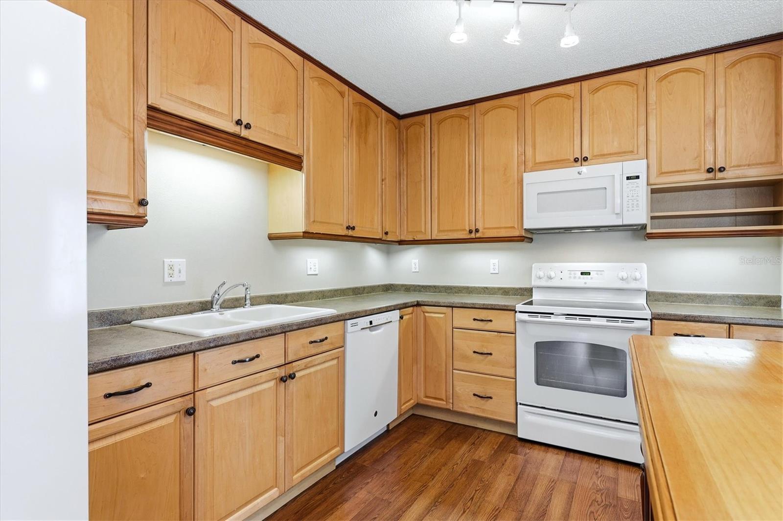 6628 Draw Ln #122, Sarasota, FL 34238 — photo 13 of 40