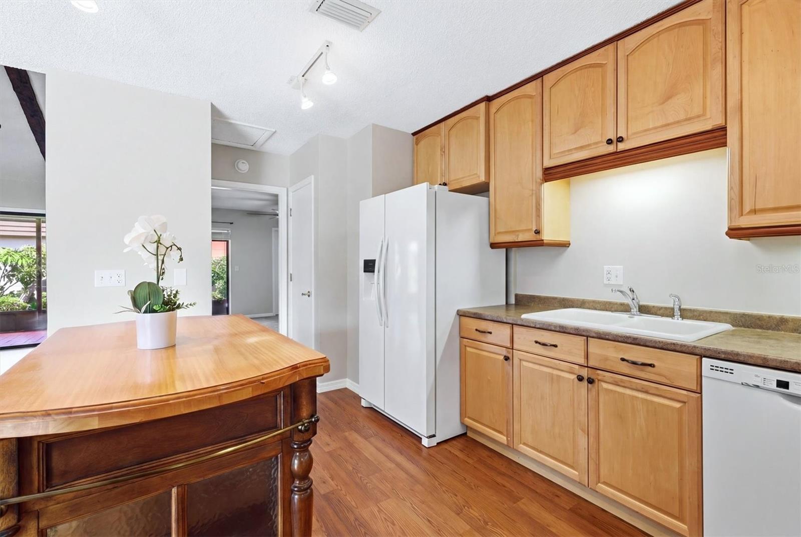 6628 Draw Ln #122, Sarasota, FL 34238 — photo 14 of 40