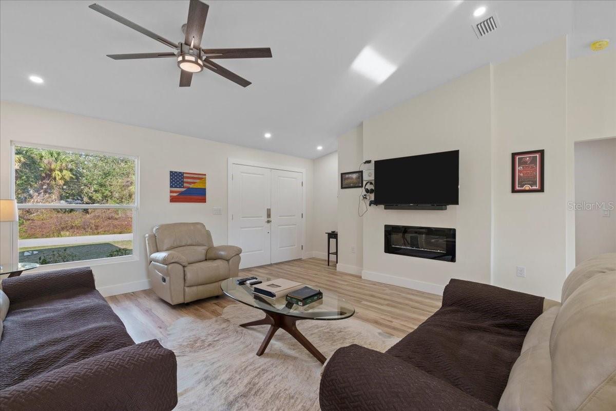 2405 Vancouver Ln, North Port, FL 34286 — photo 6 of 32
