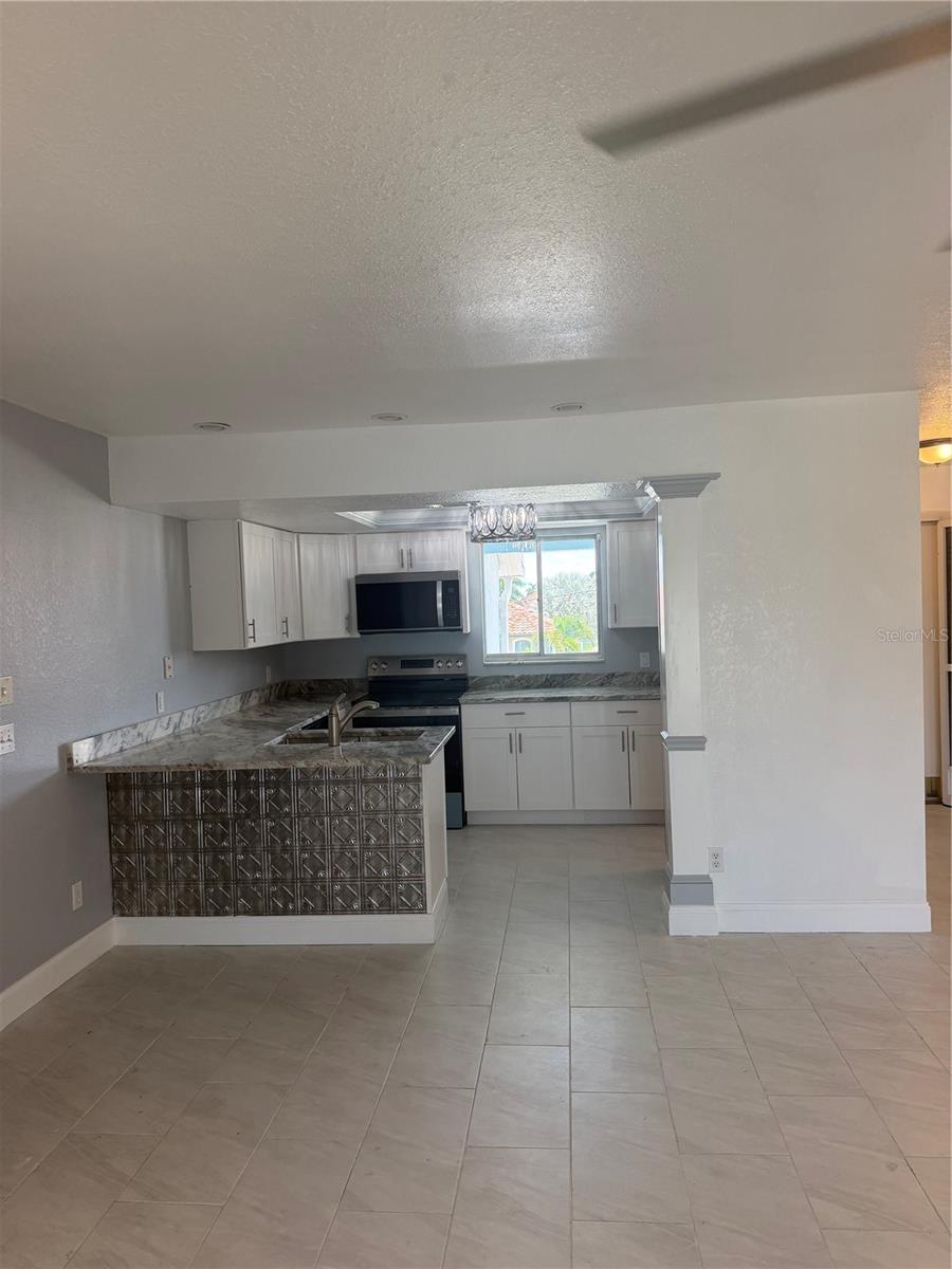 2735 Magdalina Dr #2, Punta Gorda, FL 33950 — photo 2 of 11