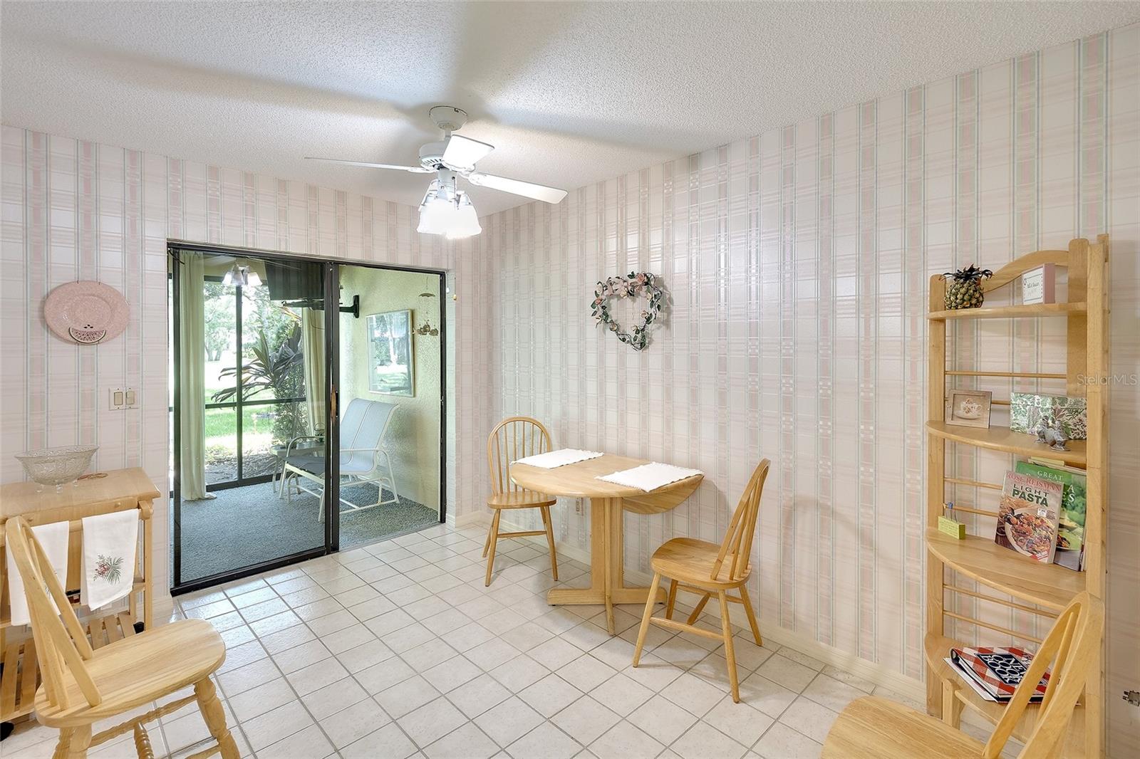 Breakfast room/flex space, maybe your next office?