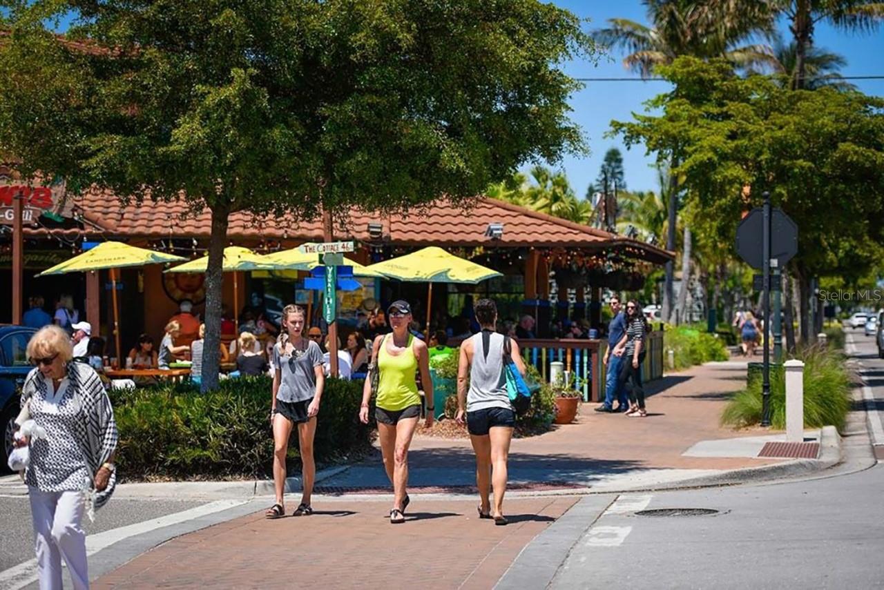 Quaint town of Siesta Key, great shops, restaurants and entertainment... take a stroll!