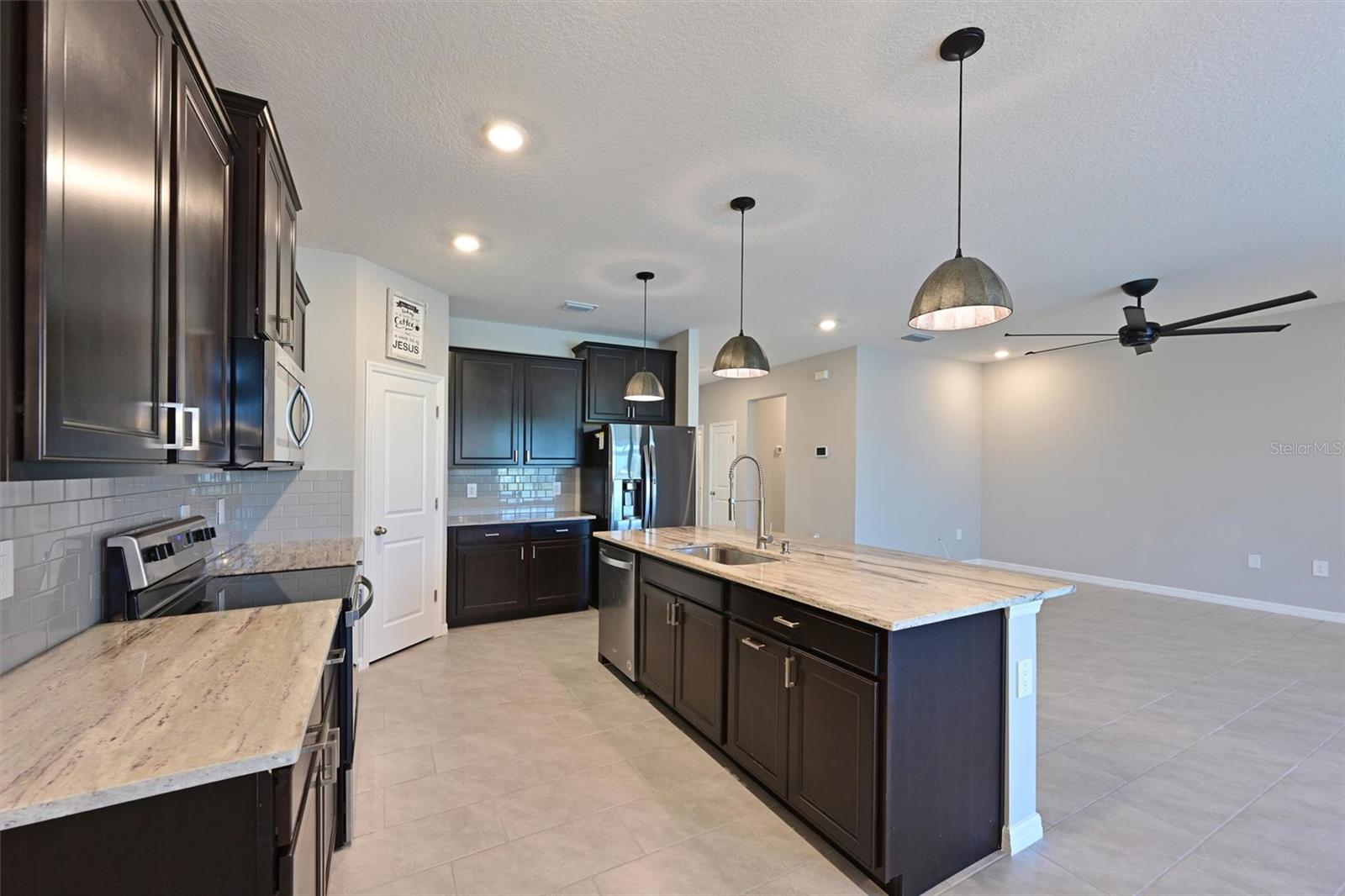 12645 Promenade Estates Blvd, Sarasota, FL 34238 — photo 7 of 38